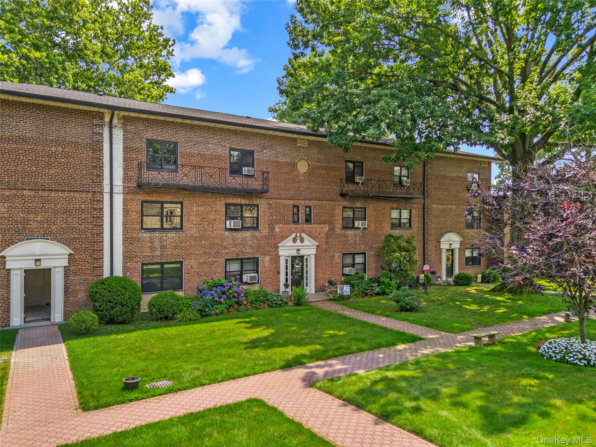 20 Manchester Road Unit 2L, Eastchester NY 10709