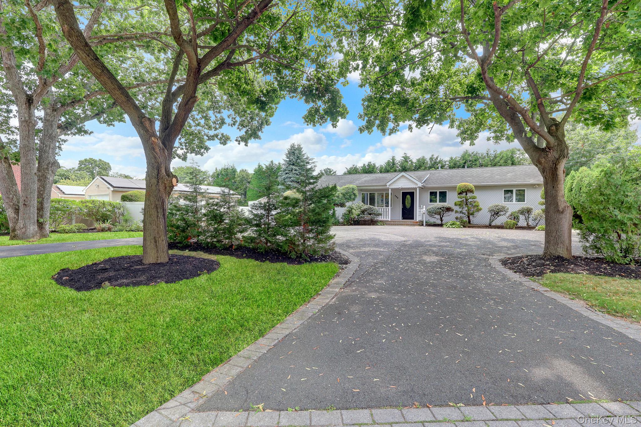 466 W 4th Street, West Islip NY 11795