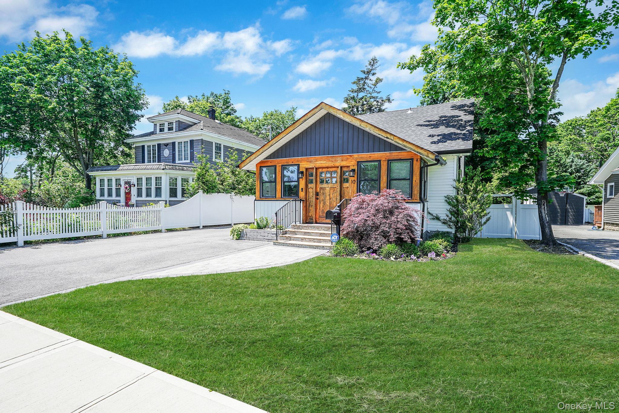 10 Bayview Avenue, East Islip NY 11730
