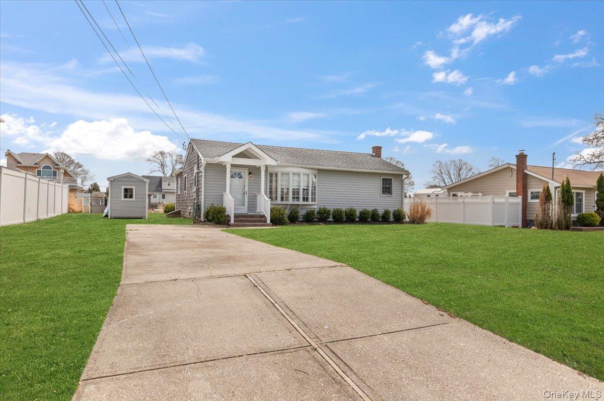 7 Whiting Road, East Quogue NY 11942
