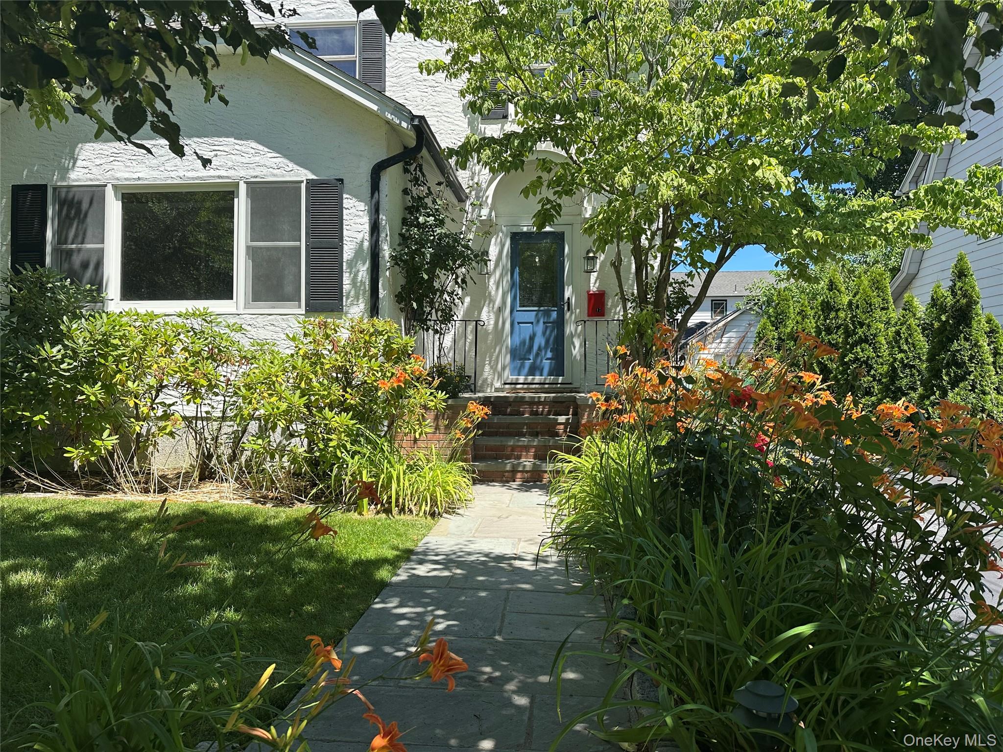 17 Cypress Avenue, Port Washington NY 11050