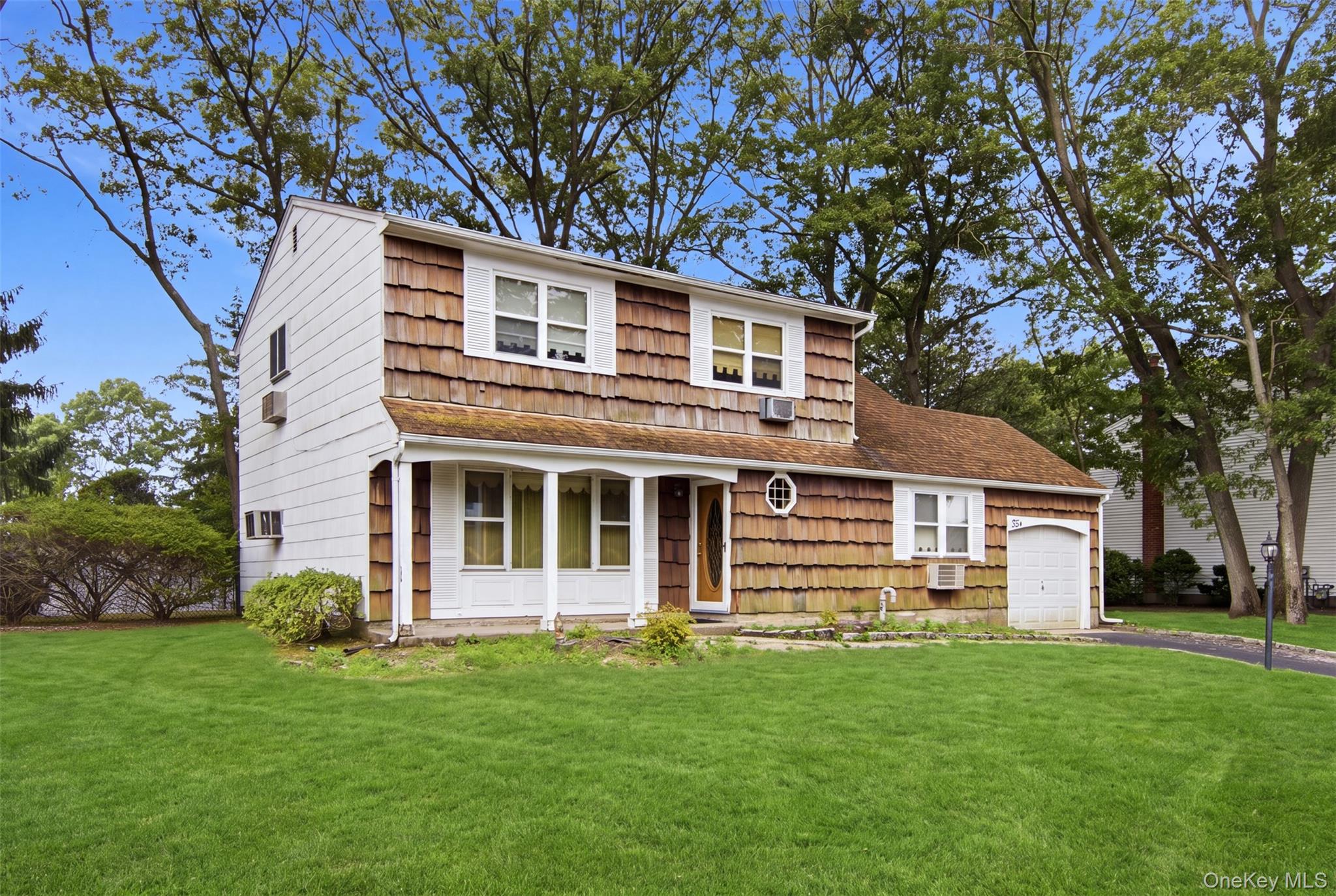 4 Smithtown Crescent, Smithtown NY 11787