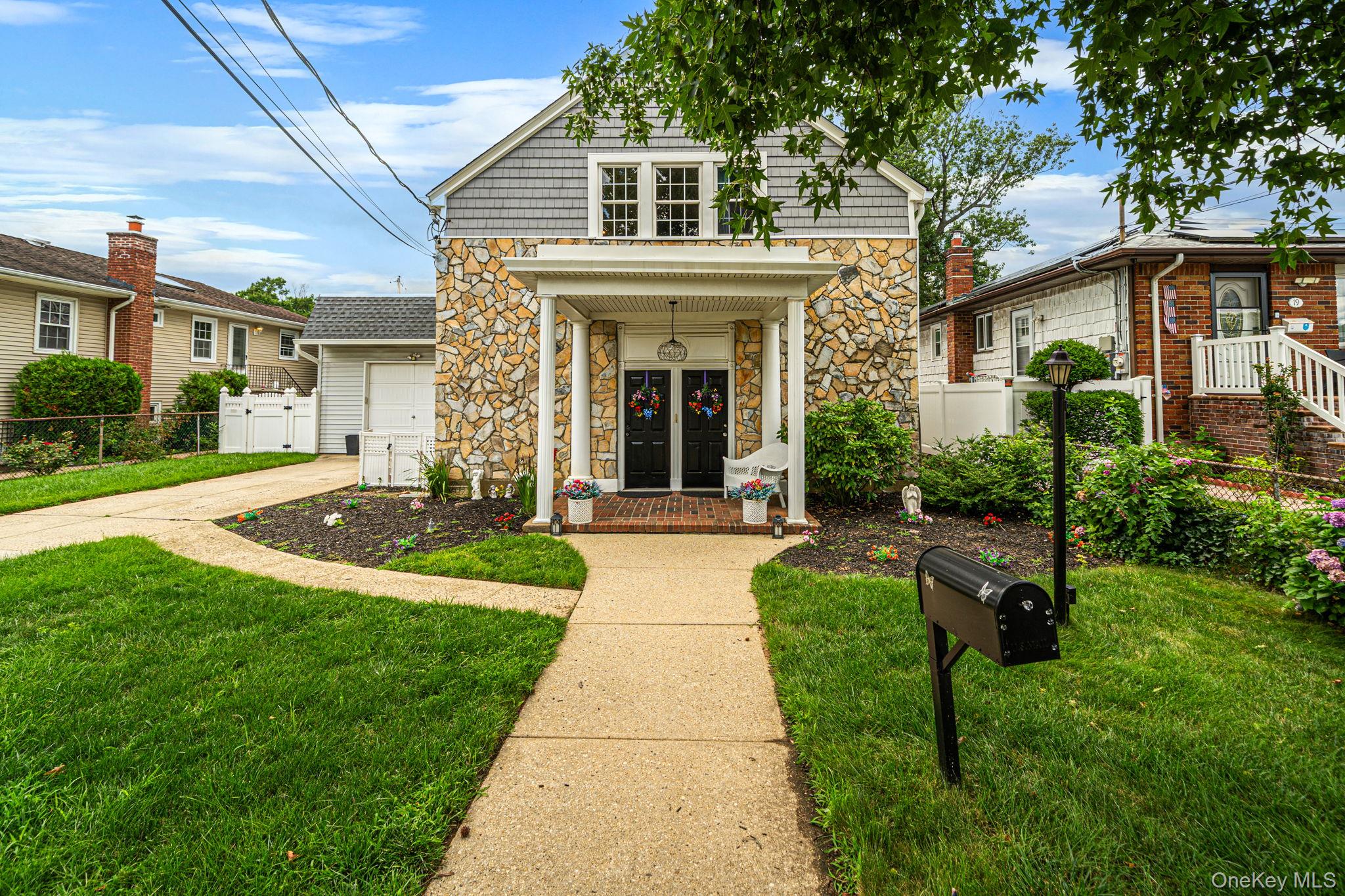 17 Oxford Street, Malverne NY 11565