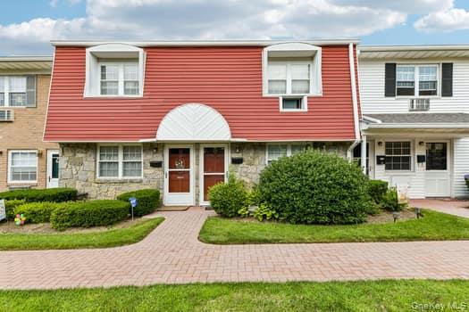 15 Springwood Drive, North Babylon NY 11703