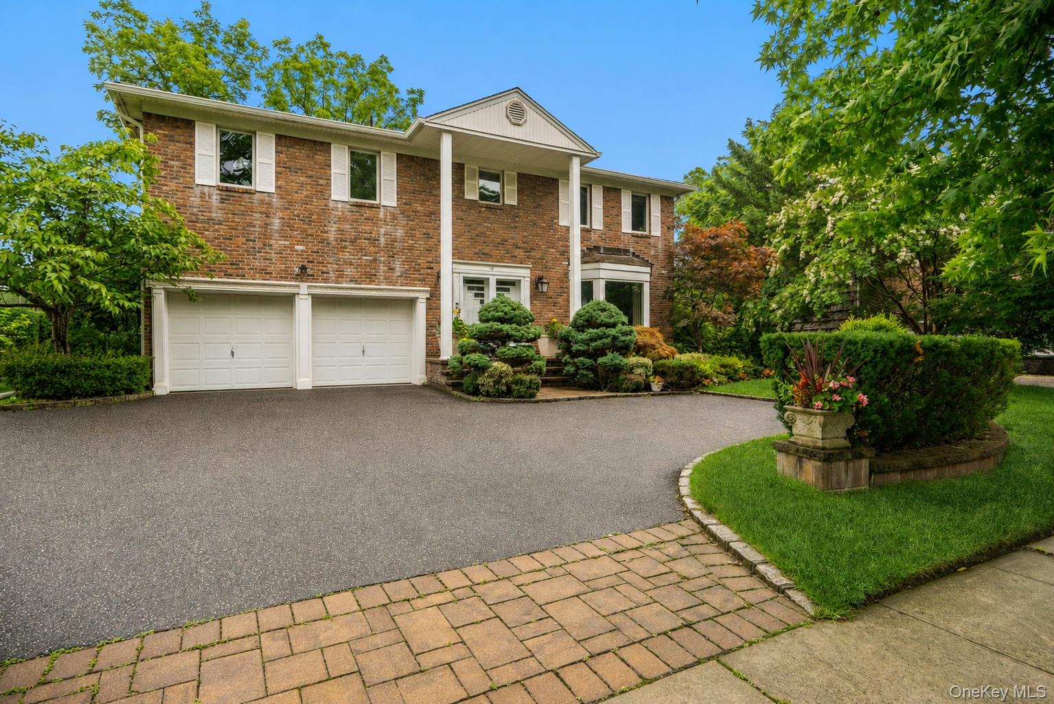 15 Hunt Court, Roslyn NY 11576
