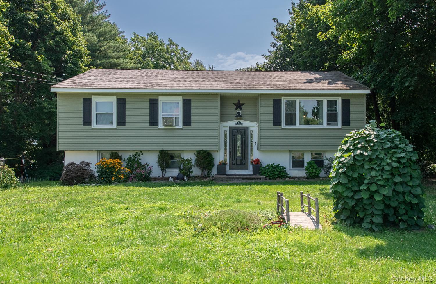 10 Lakeview Court, Poughkeepsie NY 12603