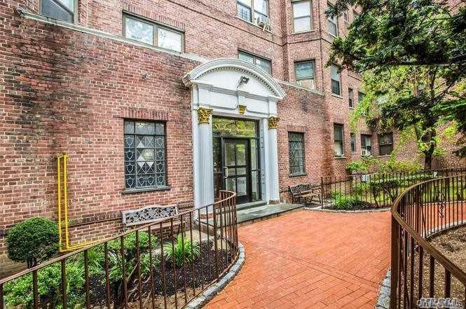 61-41 Saunders Street Unit B57, Rego Park NY 11374