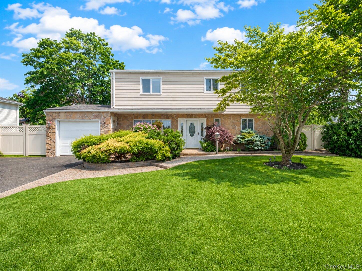 301 W 22nd Street, Deer Park NY 11729