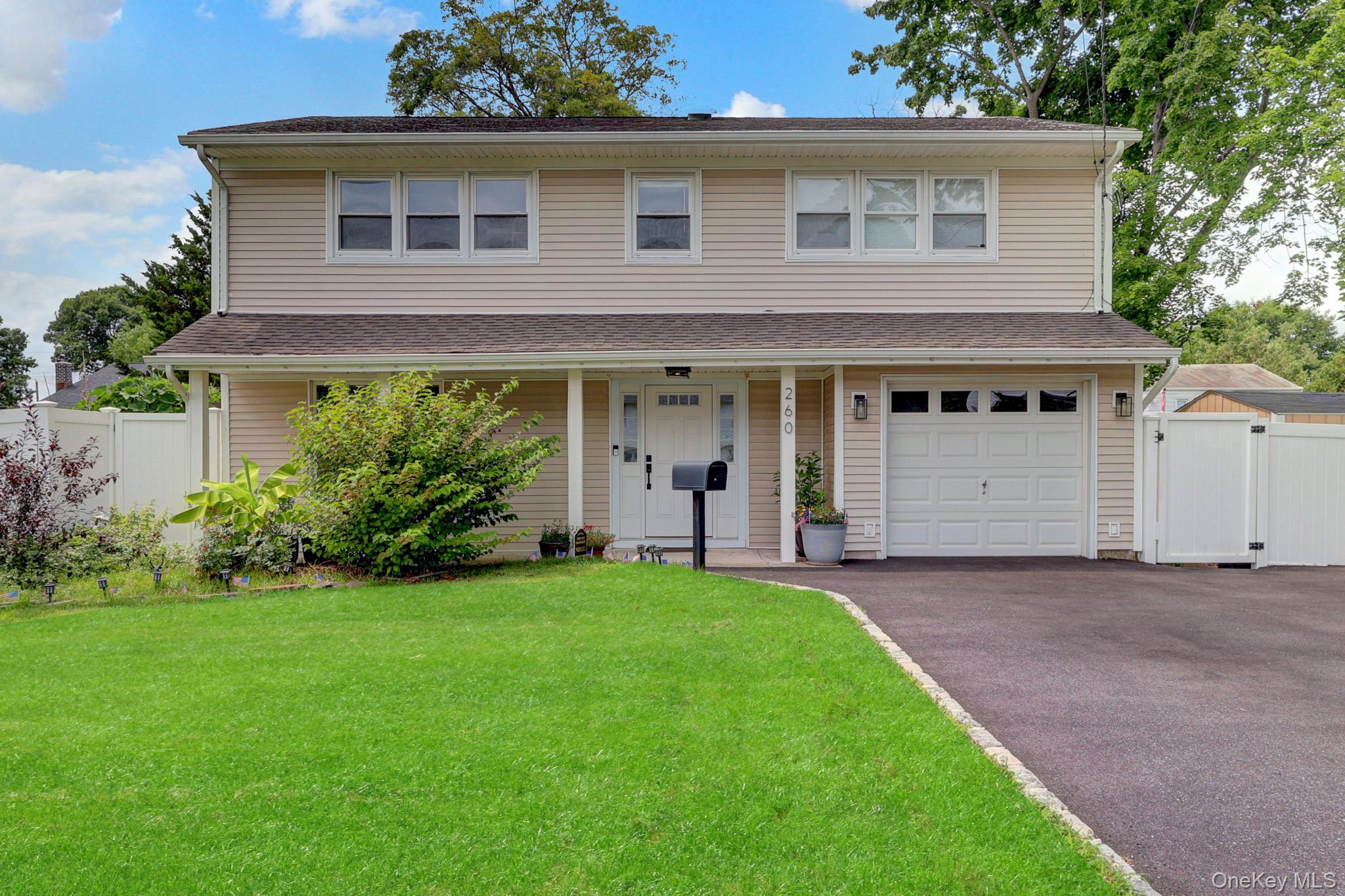 260 W 12th Street, Deer Park NY 11729