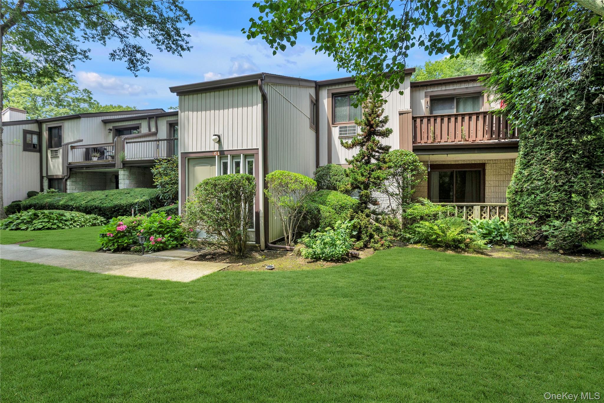 45 Richmond Boulevard Unit 2B, Ronkonkoma NY 11779