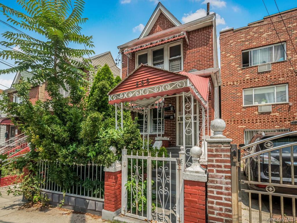 865 E 215th Street, Bronx NY 10467