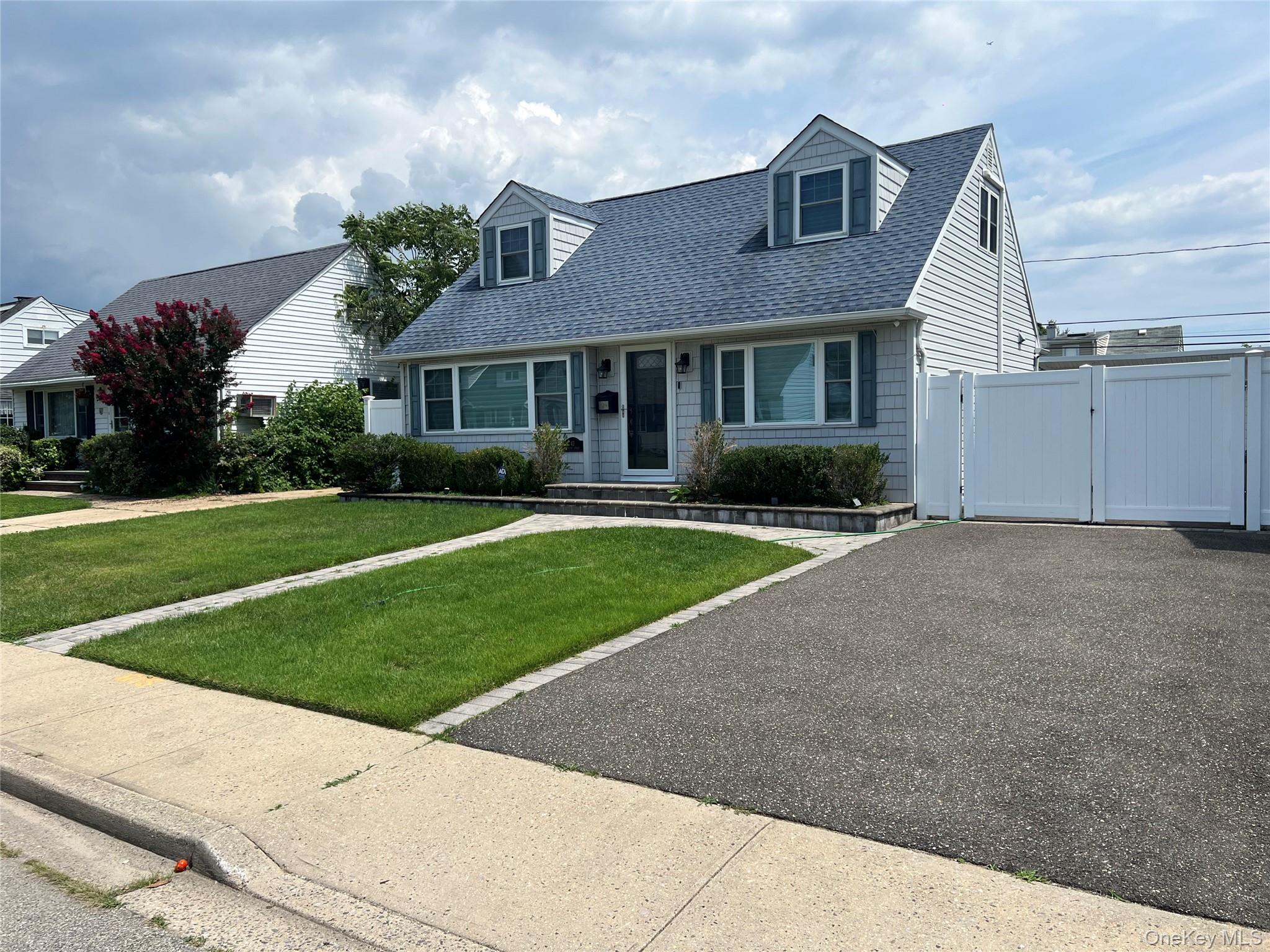 43 Crescent Street, Hicksville NY 11801