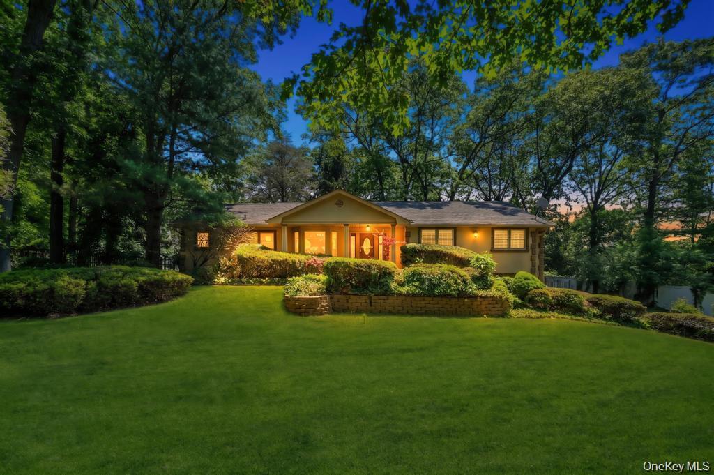 28 Penn Drive, Dix Hills NY 11746