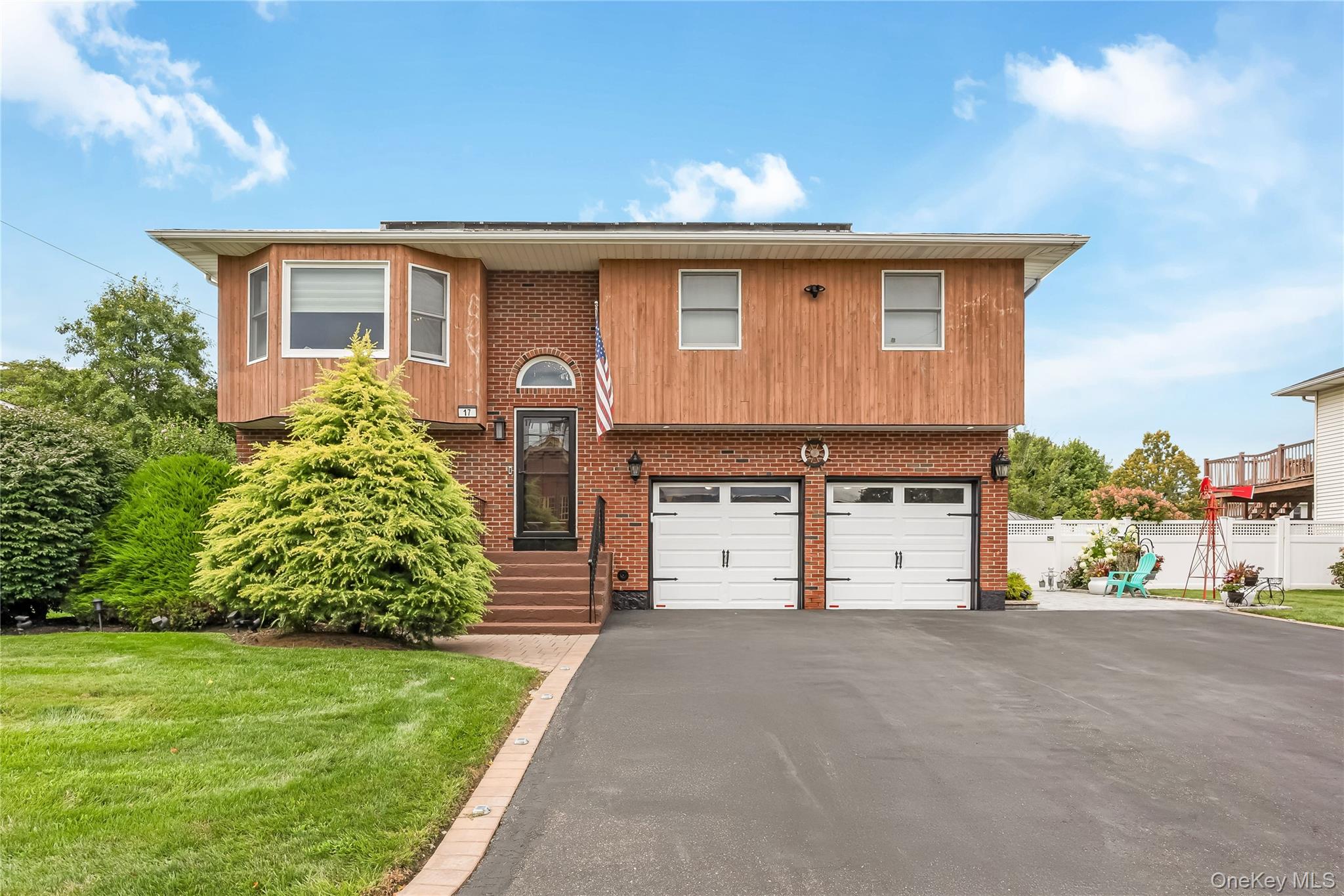 17 E Lincoln Avenue, Massapequa NY 11758
