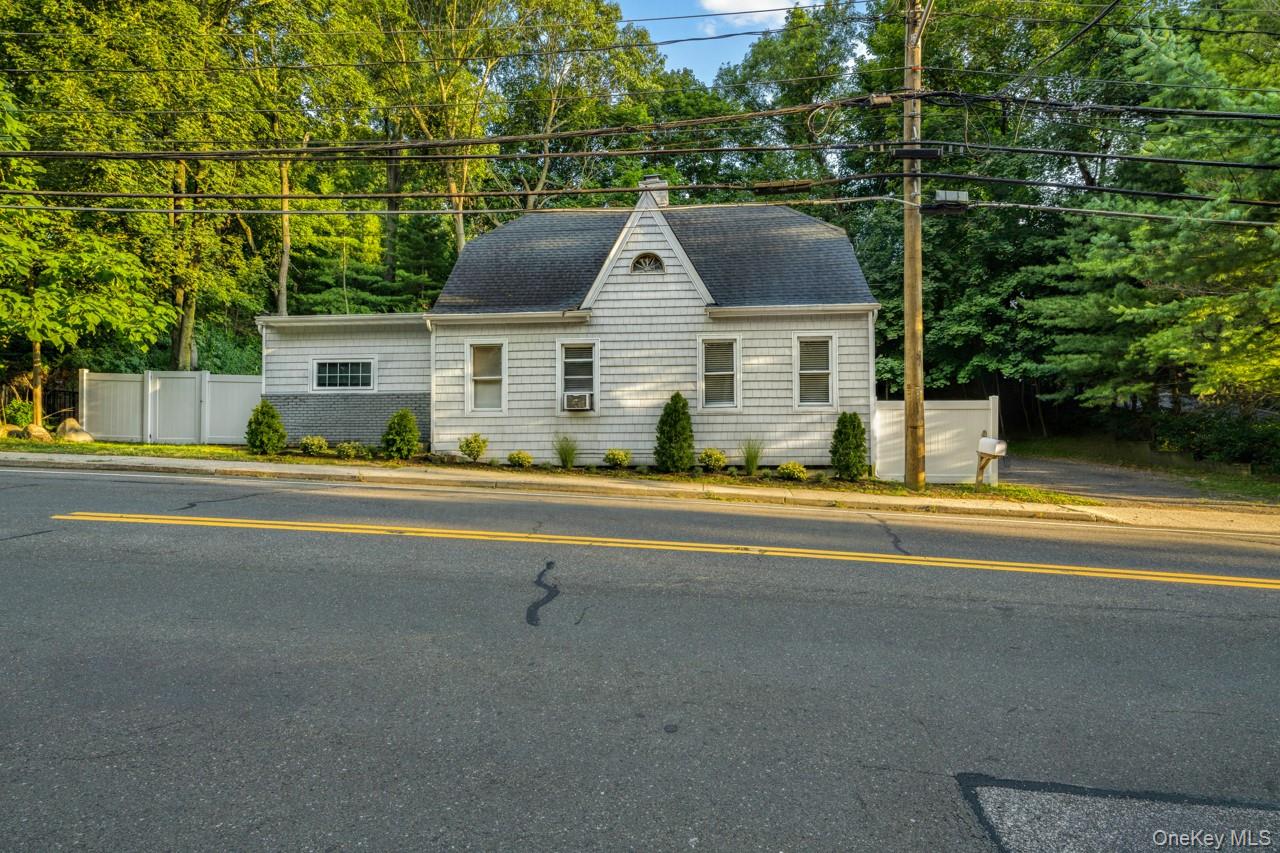 864 Fort Salonga Road, Northport NY 11768