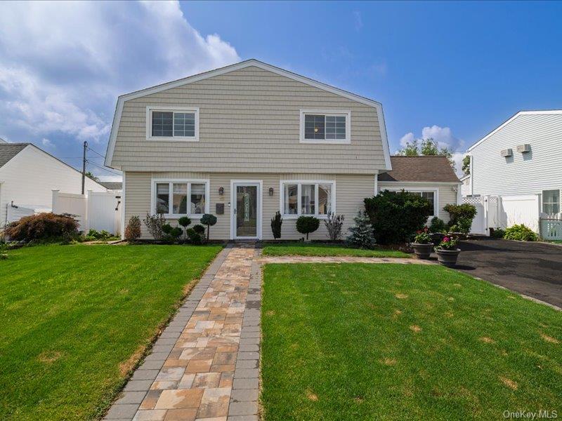 18 Old Farm Road, Levittown NY 11756