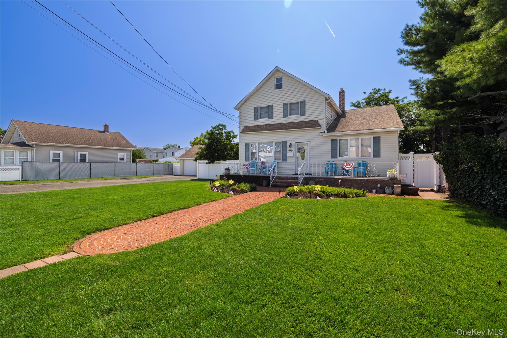 619 S 6th Street, Lindenhurst NY 11757
