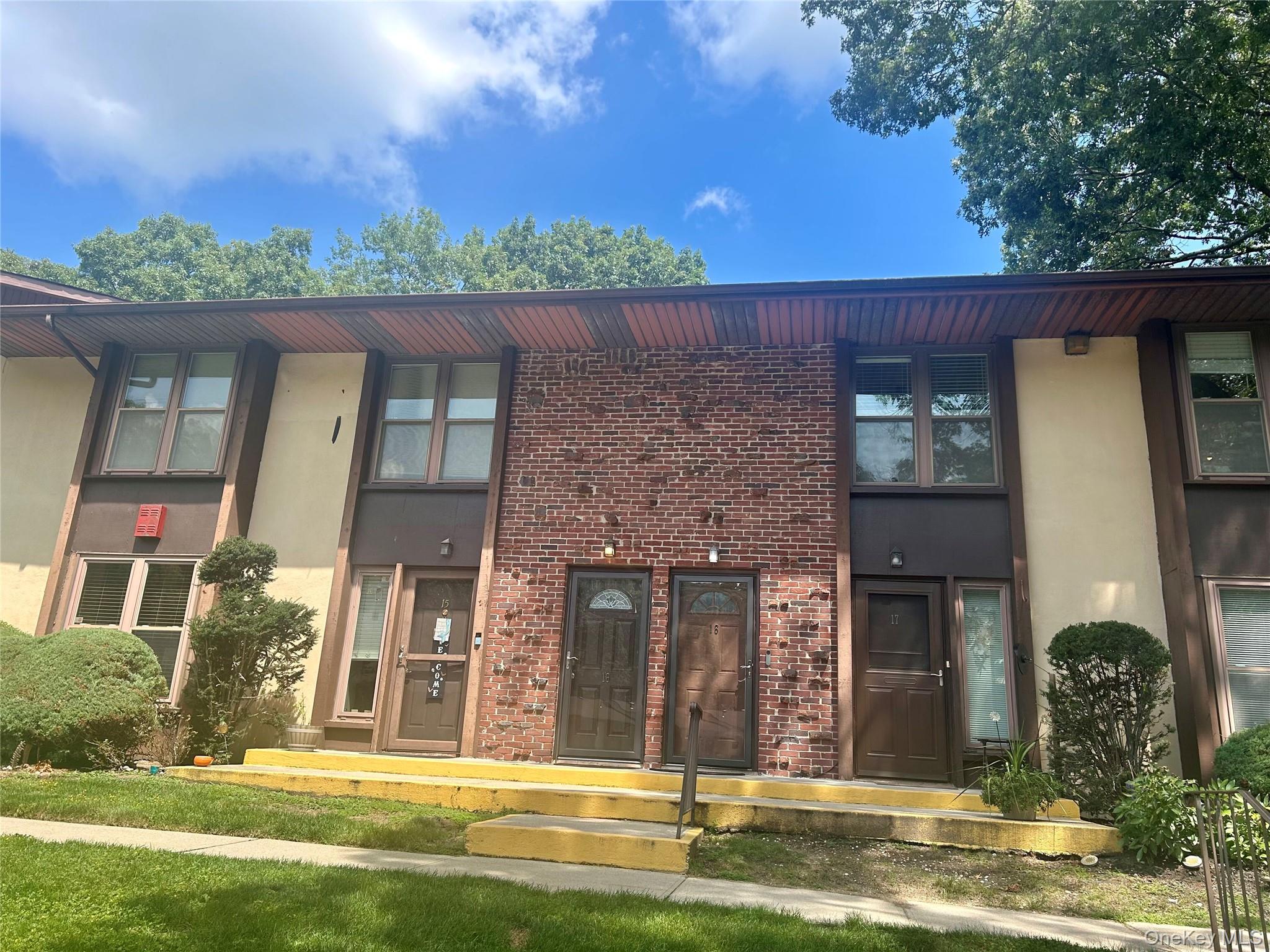 18 Cedar Court Unit 18, Selden NY 11784