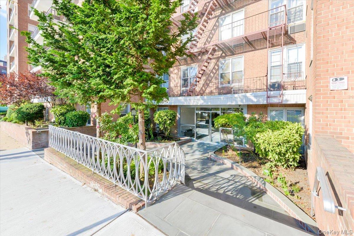 67-50 Thornton Place Unit 4S, Forest Hills NY 11375