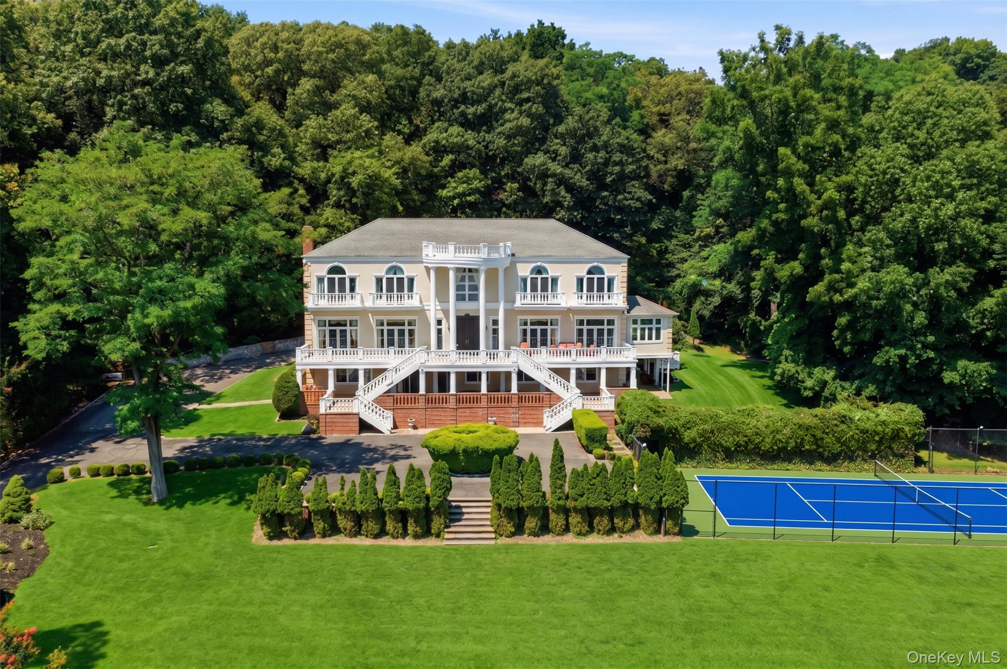1007 W Shore Road, Mill Neck NY 11765