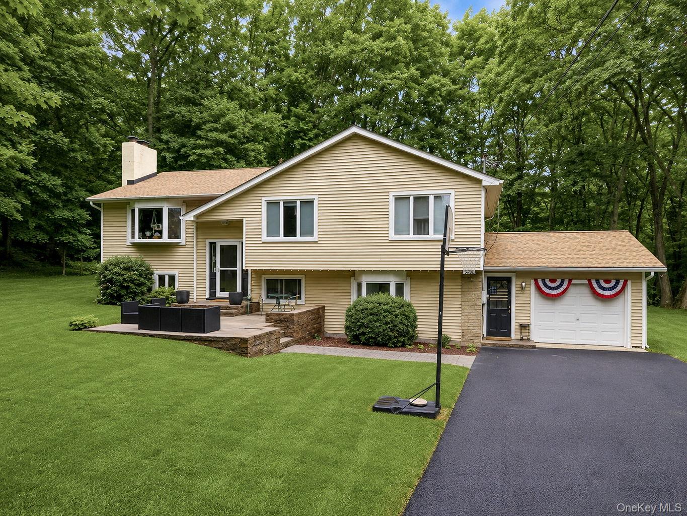386 Nashopa Road, Bloomingburg NY 12721