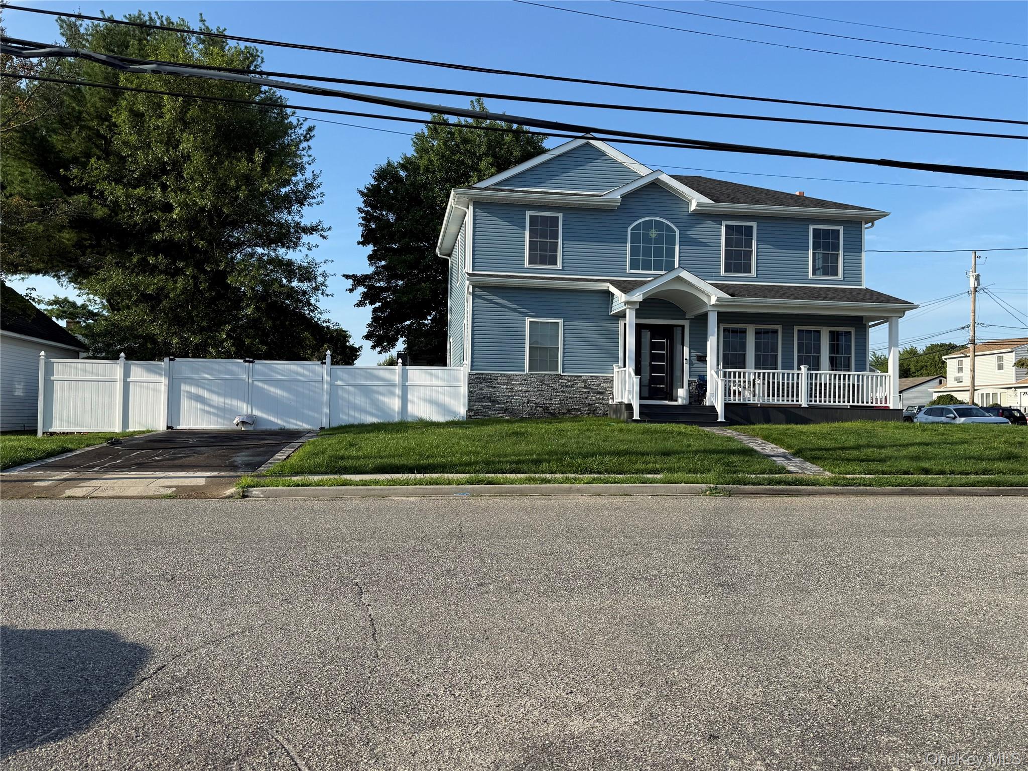 139 maple Avenue, Bethpage NY 11714