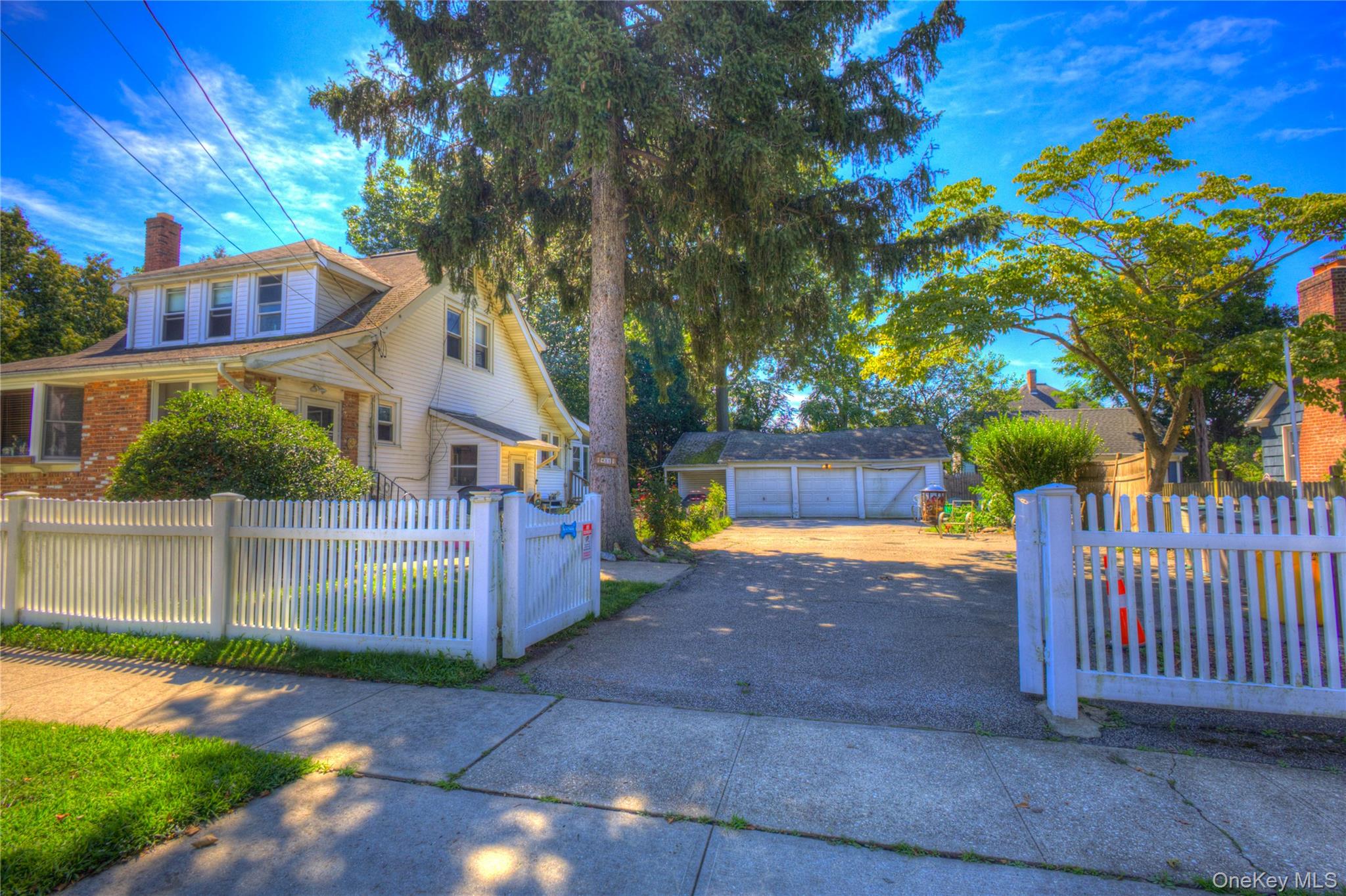 81 Notre Dame Avenue, Hicksville NY 11801