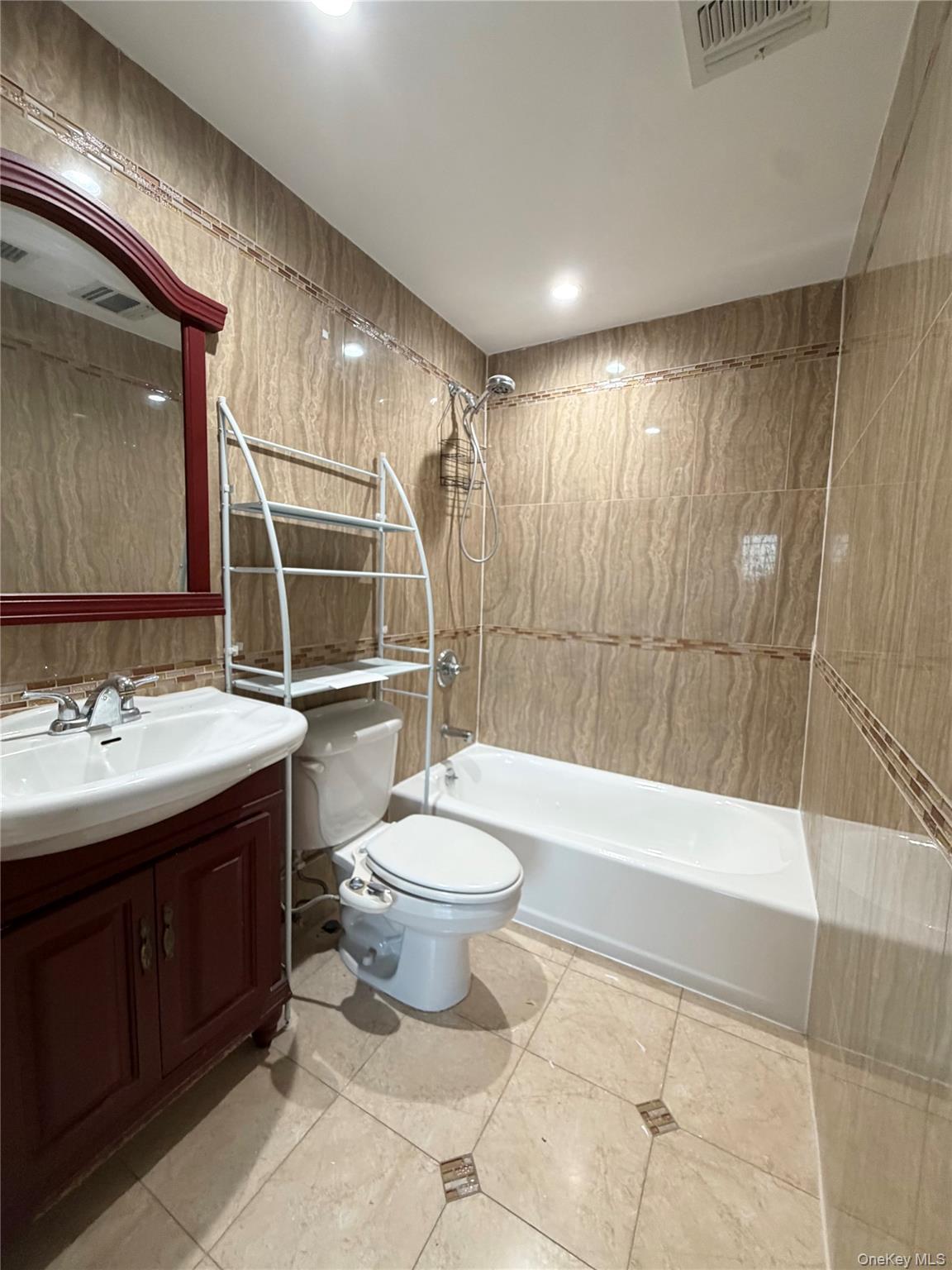 170-12 Highland Avenue Unit 304, Jamaica Estates NY 11432