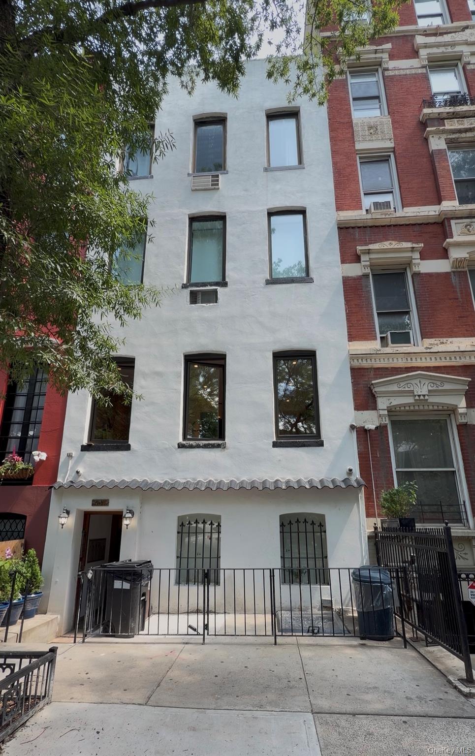 437 W 43rd Street Unit 1, Manhattan NY 10036
