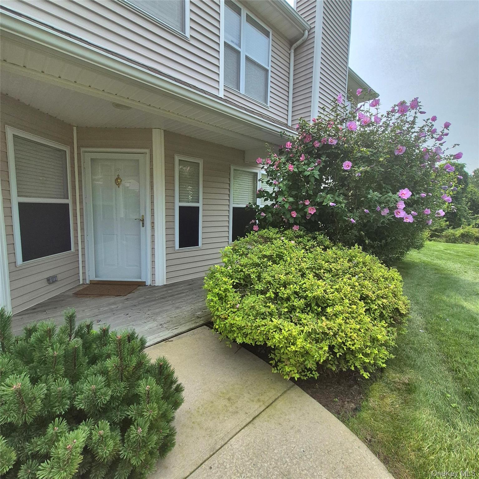 2501 Willow Pond Drive, Riverhead NY 11901