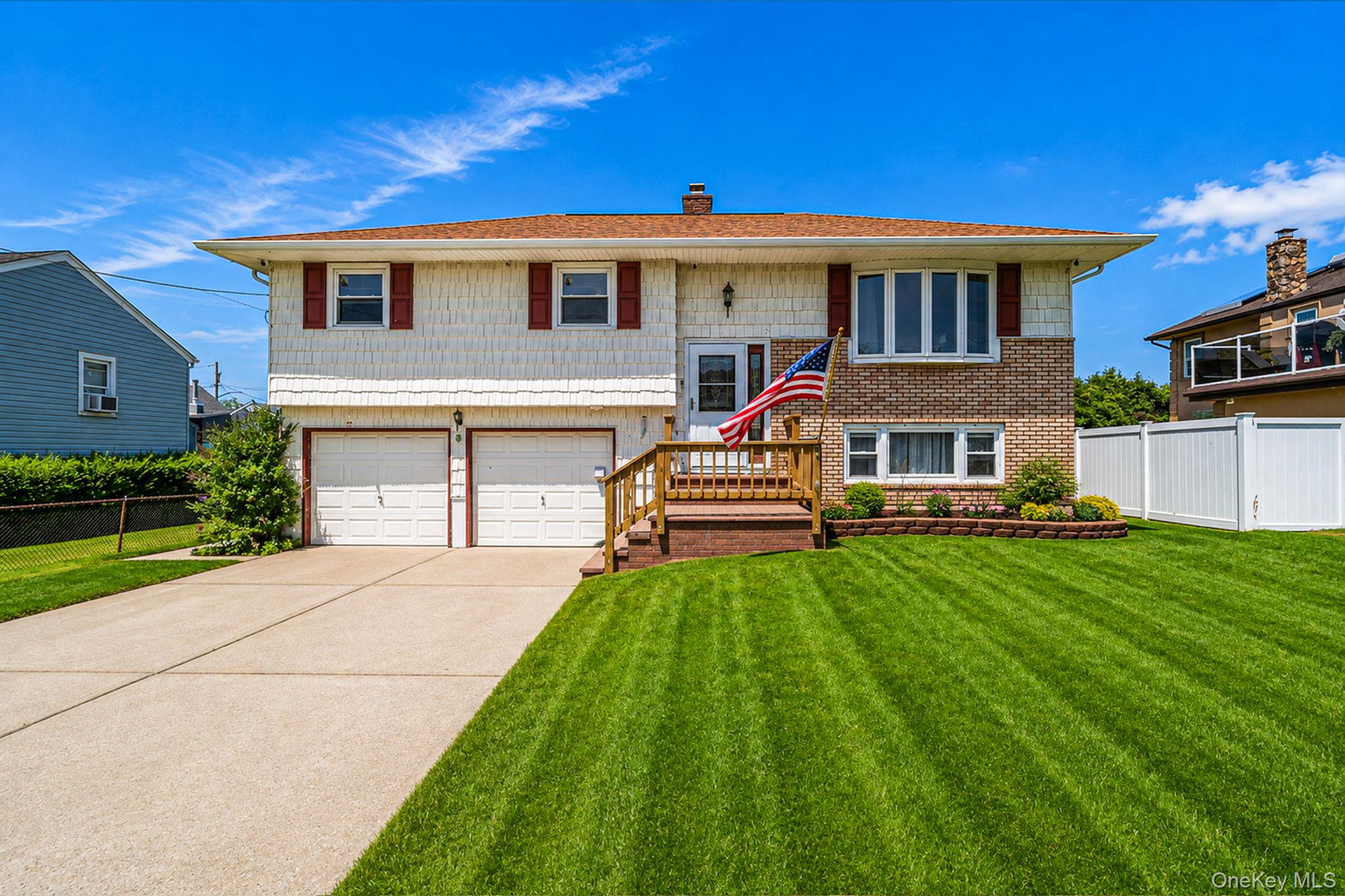 8 Wilson Place, Lindenhurst NY 11757
