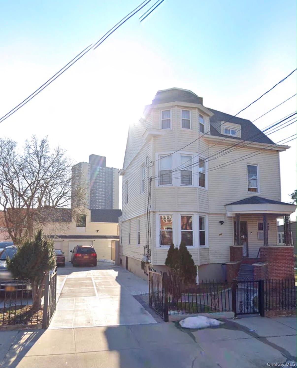 846 E 215th Street, Bronx NY 10467