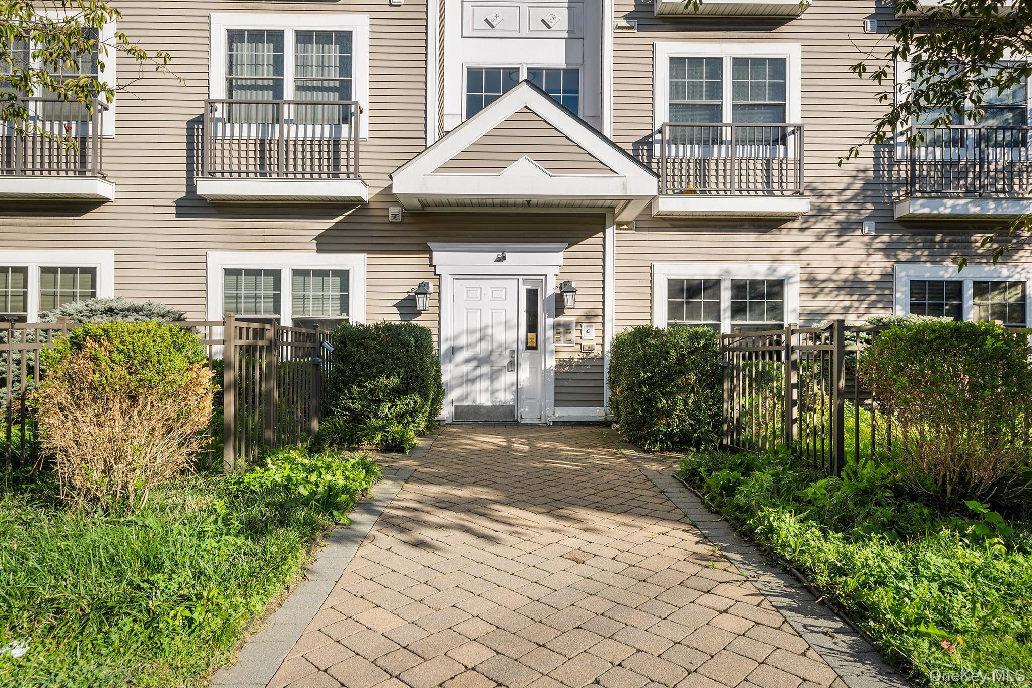 5 Minerva Place Unit 2C, White Plains NY 10601