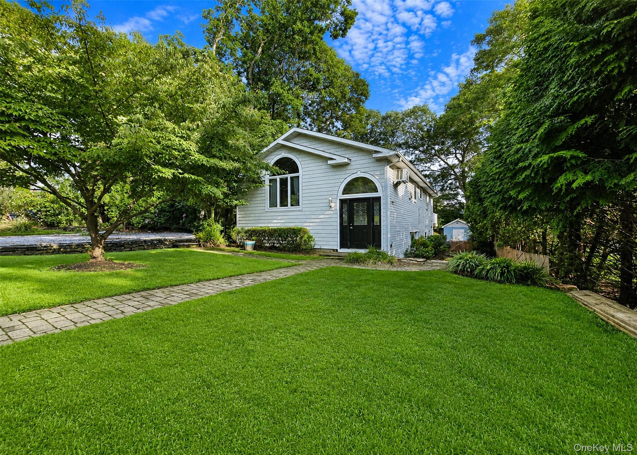 94 Newton Boulevard, Ronkonkoma NY 11779