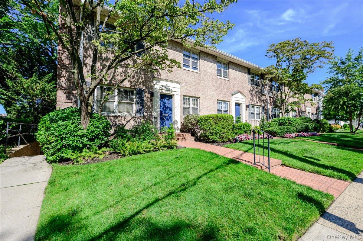 2 N Lewis Place Unit 1.4B, Rockville Centre NY 11570