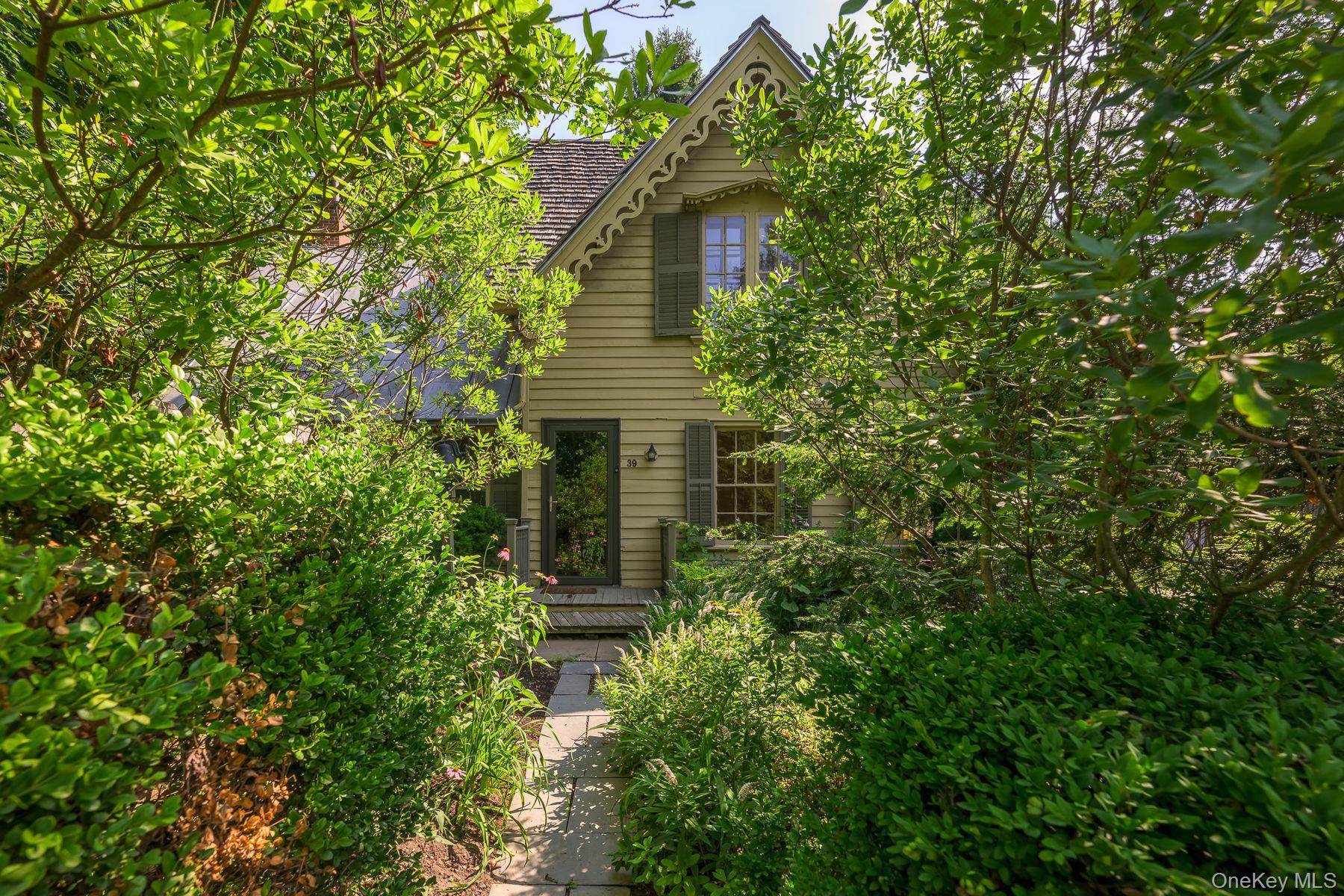 39 Hudson Street, Kinderhook NY 12106