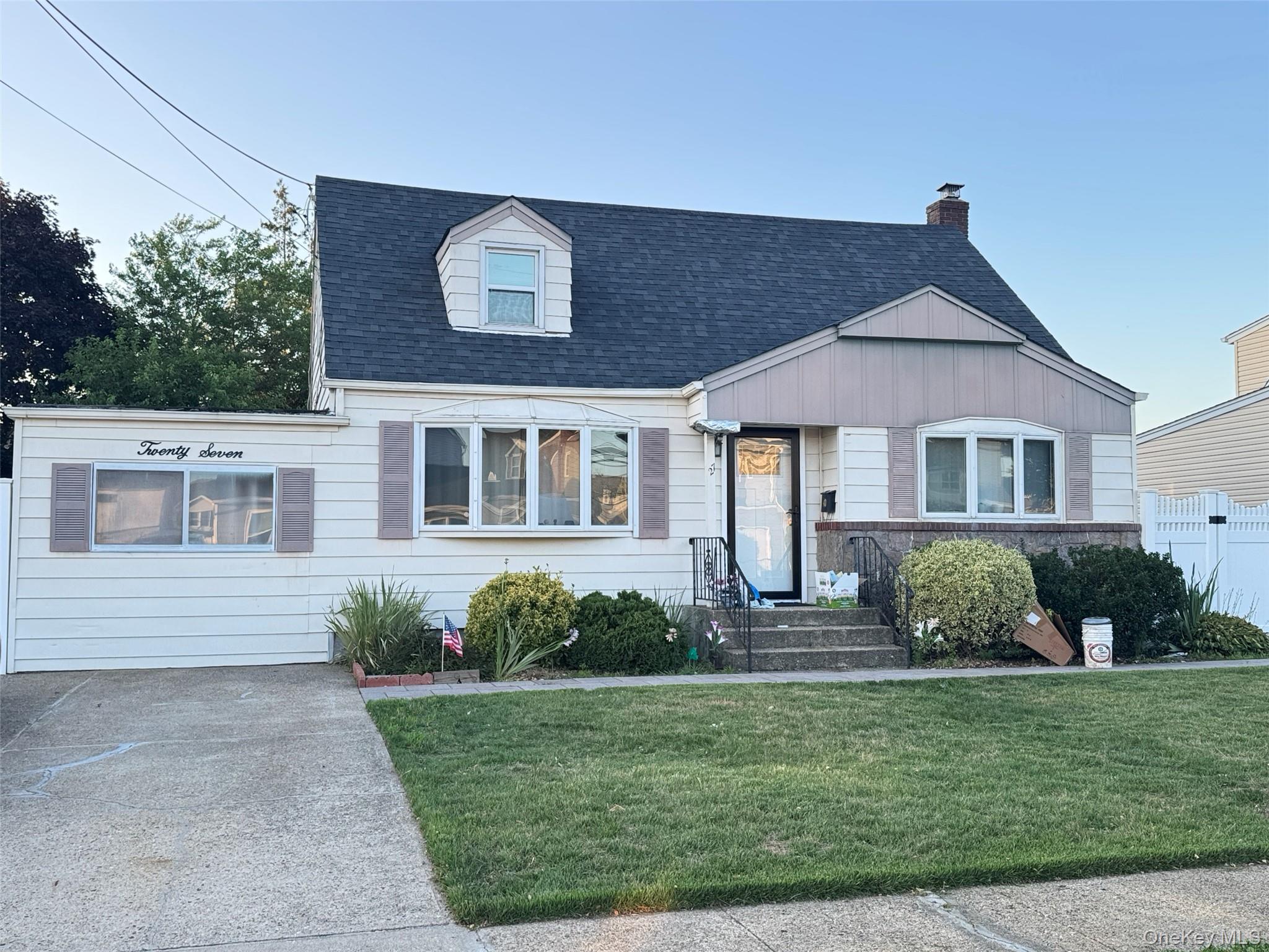 27 Edward Street, Bethpage NY 11714