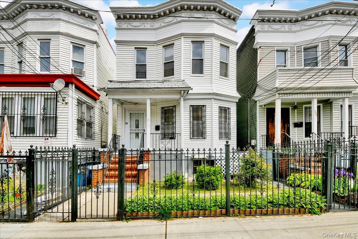 681 E 243rd Street, Bronx NY 10470