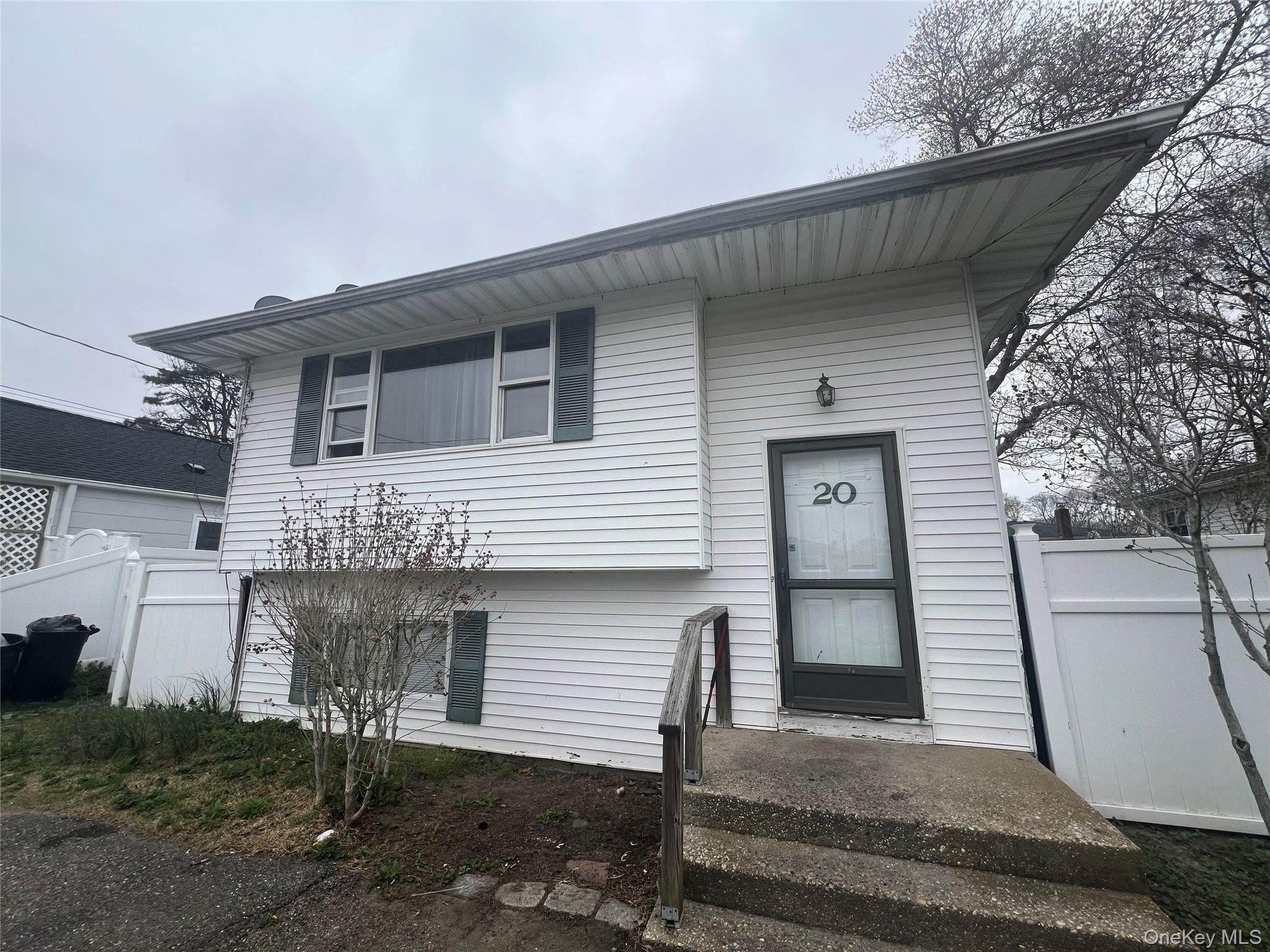 20 Hollywood Drive, Shirley NY 11967