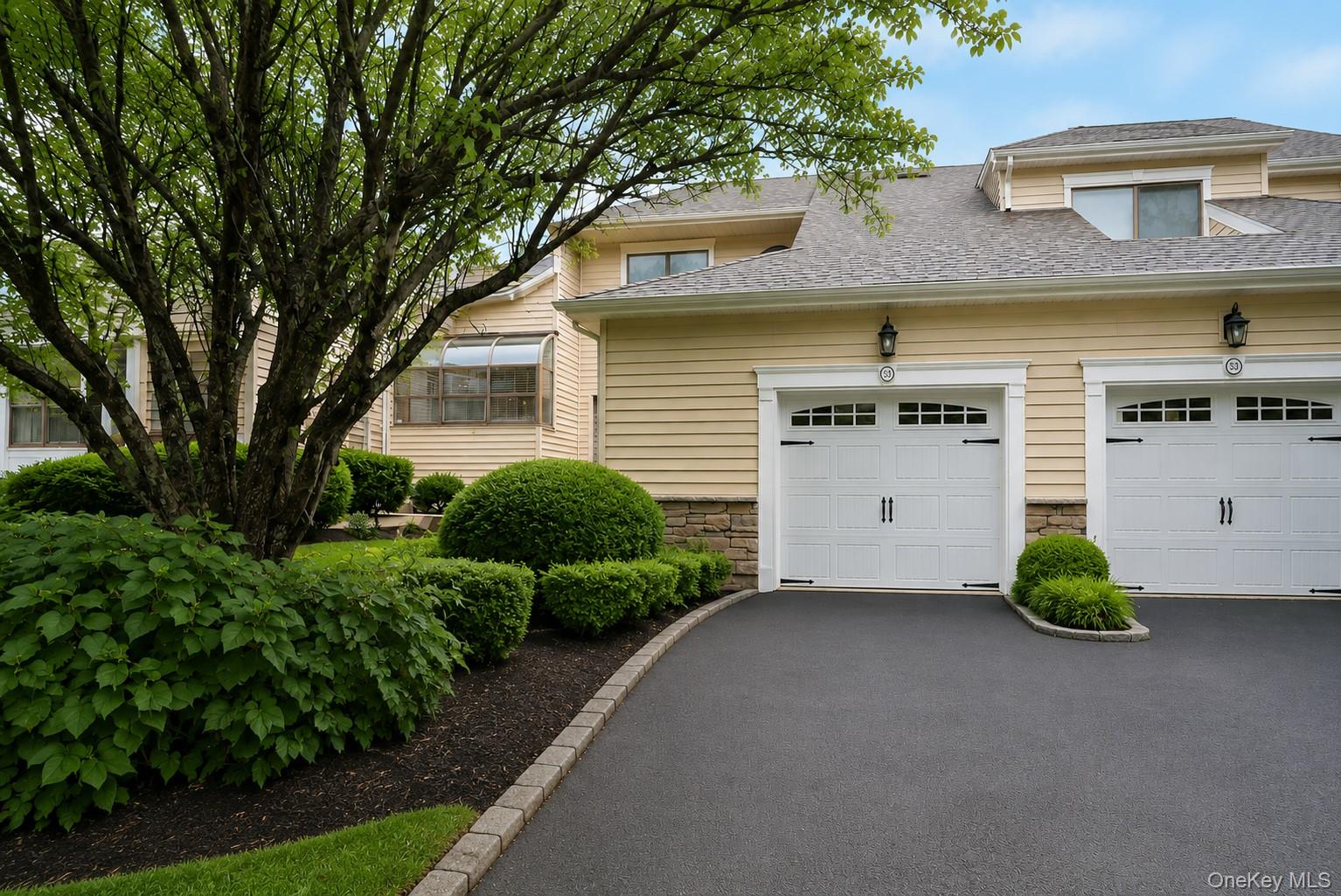 53 Villas Circle, Melville NY 11747