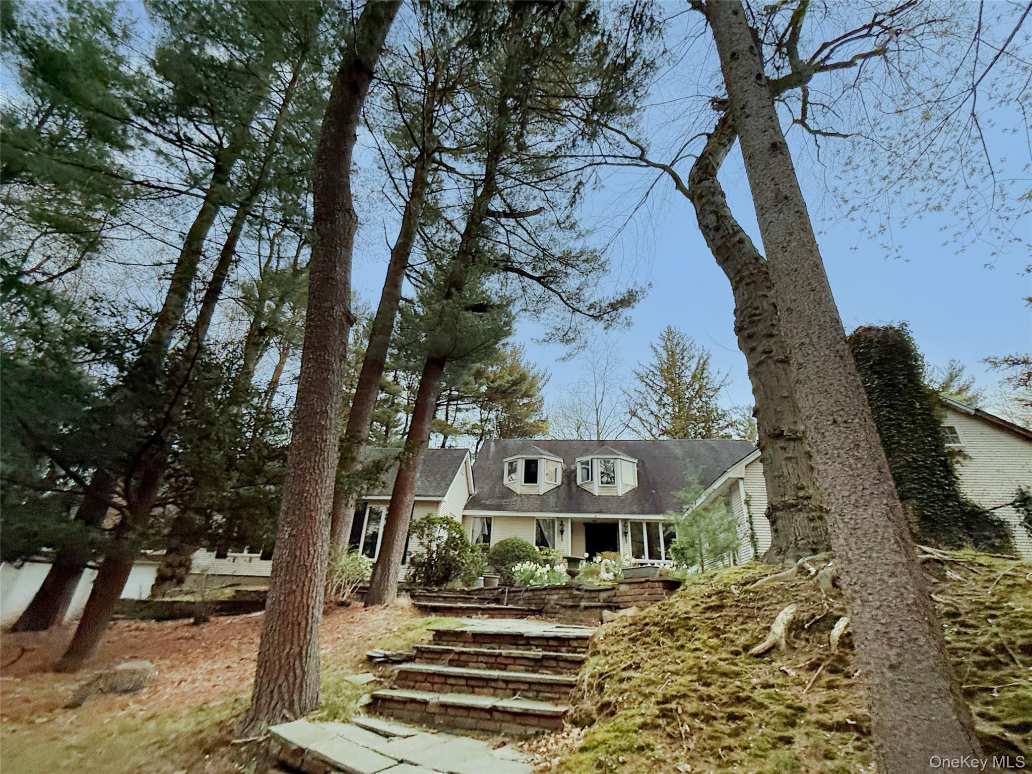 8 Woodstock Court, Muttontown NY 11771
