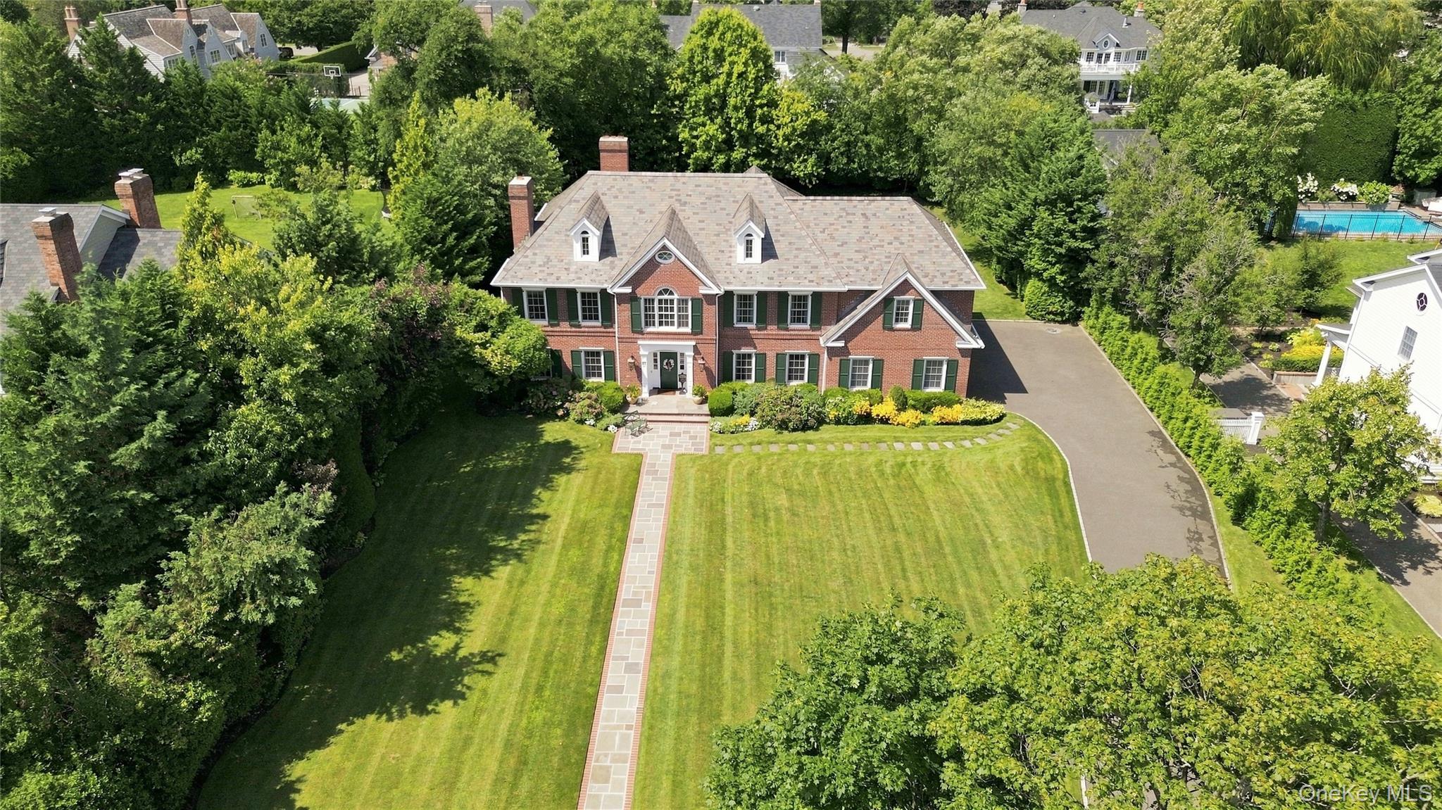 87 4th Street, Garden City NY 11530