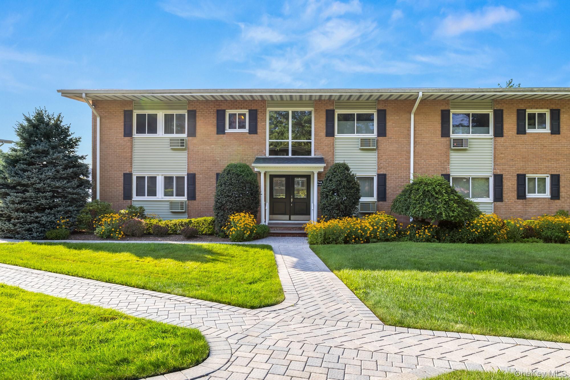748 Deer Park Avenue Unit 7H, North Babylon NY 11703