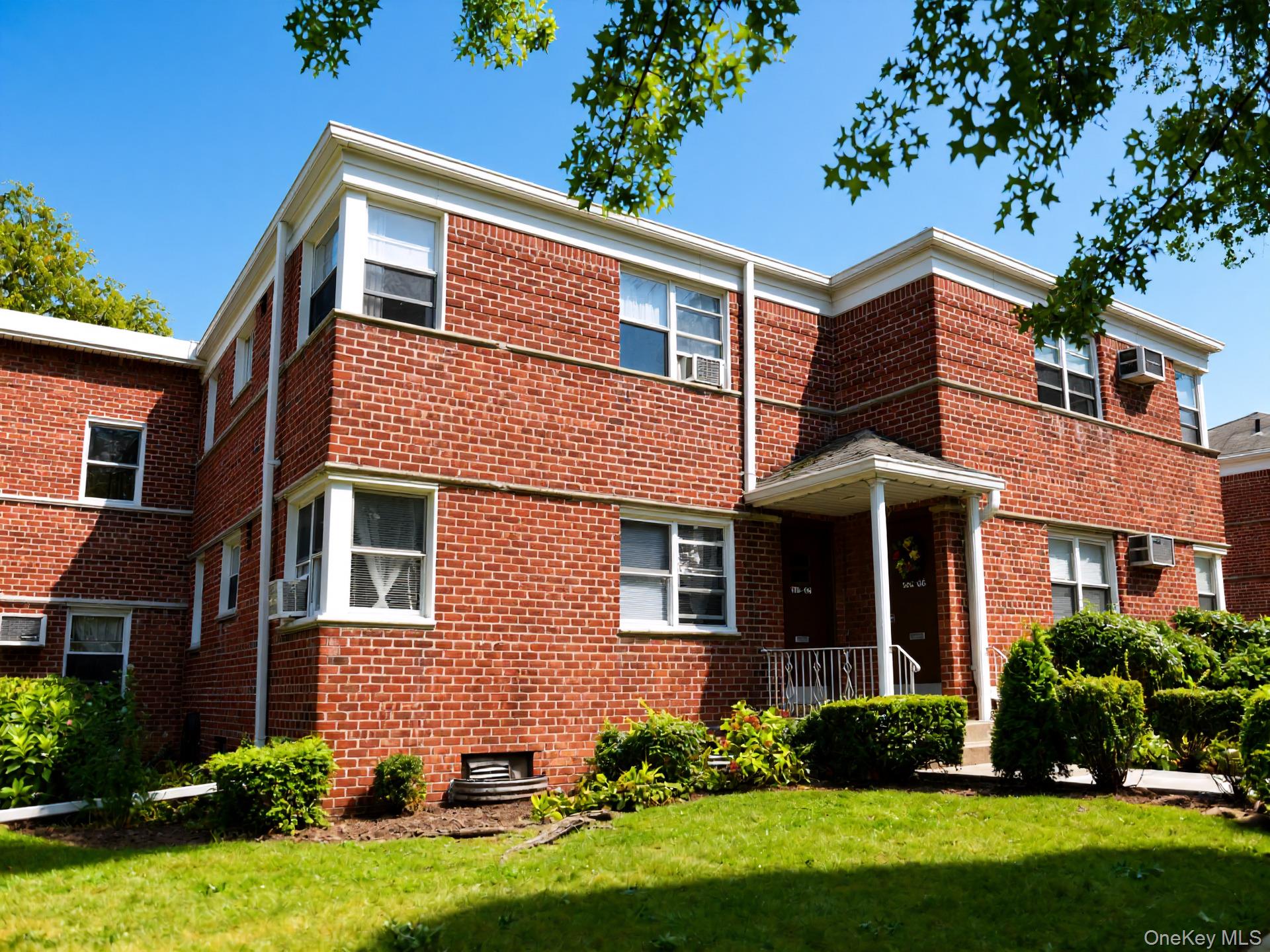 196-08 Pompeii Avenue Unit 1B, Hollis NY 11423
