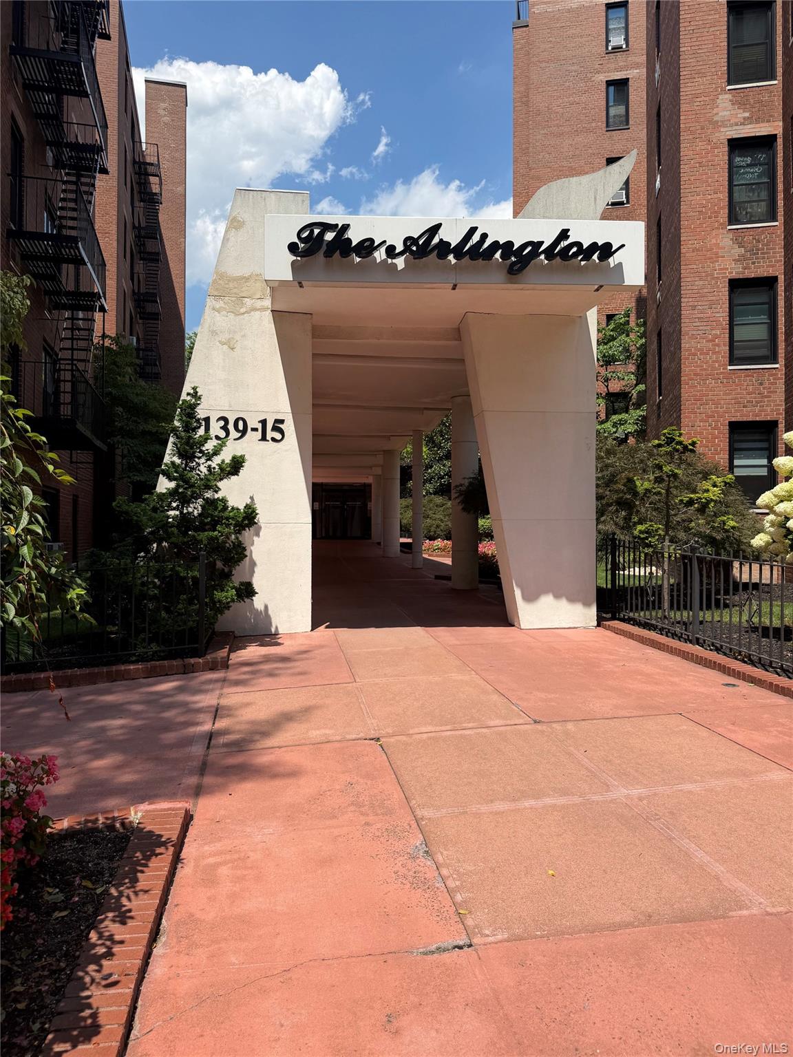 139-15 83rd Avenue Unit 527, Briarwood NY 11435