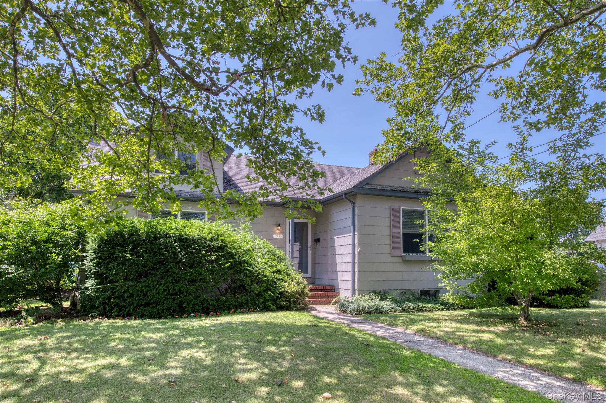 1227 Roanoke Avenue, Riverhead NY 11901