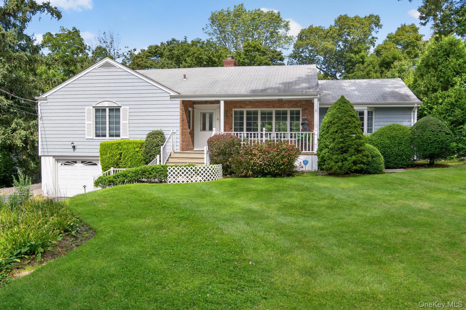 4 Woodleaf Court, Cold Spring Harbor NY 11724