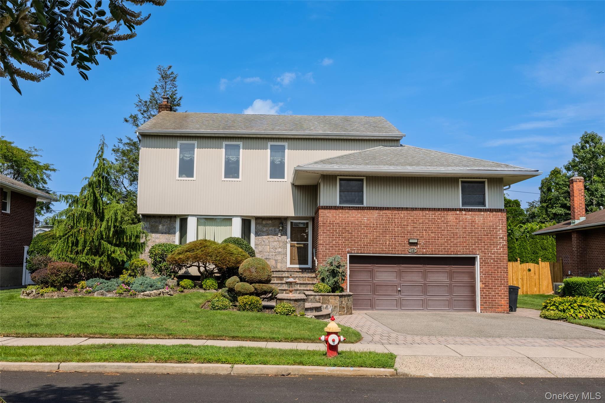 16 Winthrop Road, Plainview NY 11803
