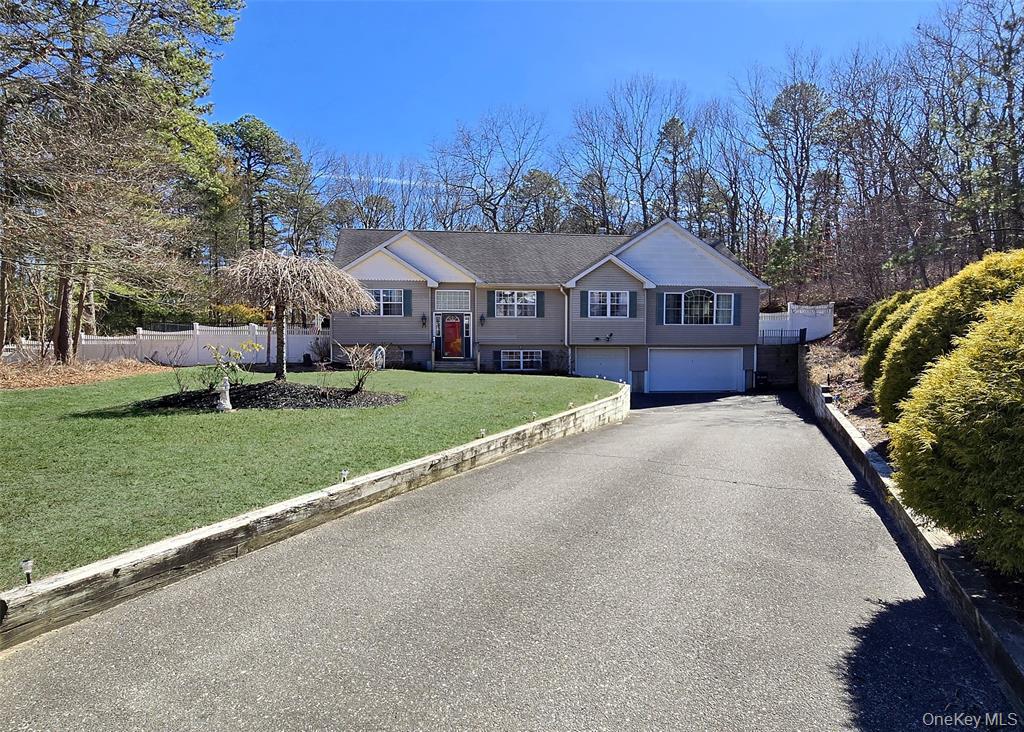 11 Doral Lane, Yaphank NY 11980