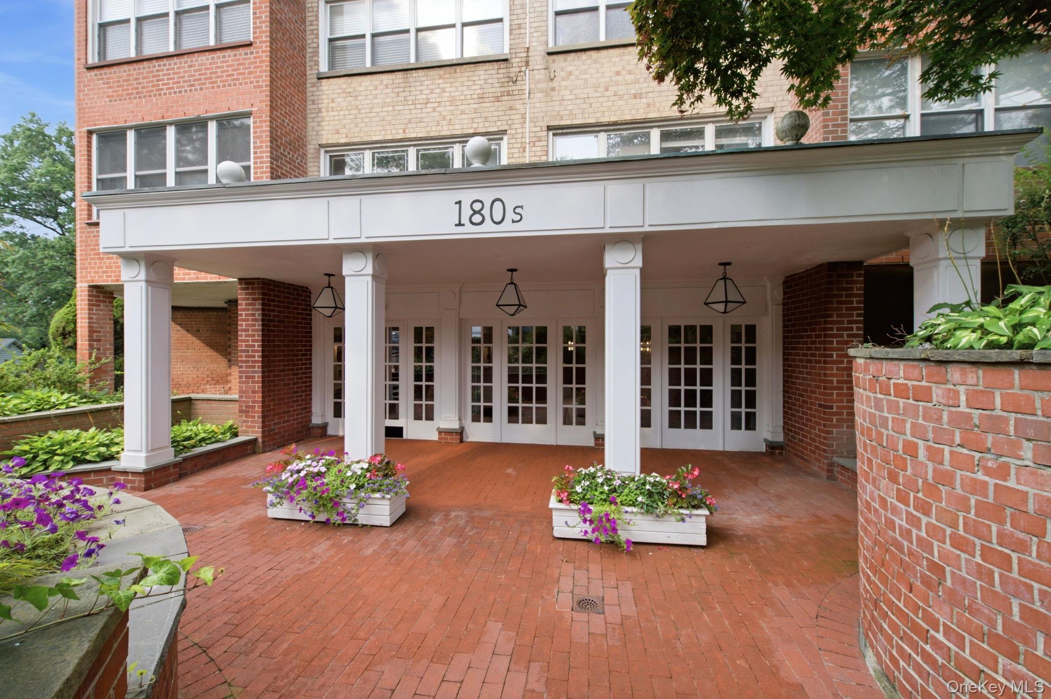 180 South Middle Neck Unit 1P, Great Neck NY 11021